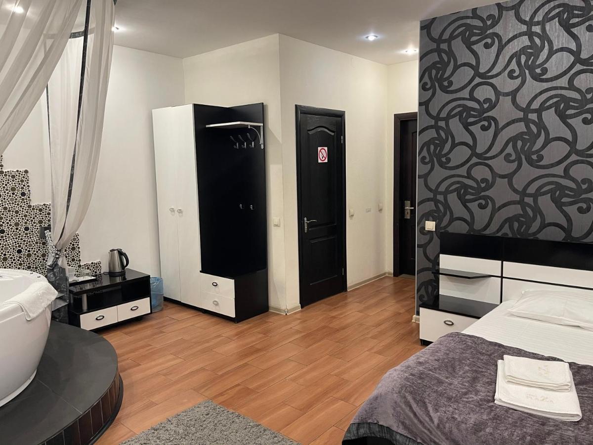 Nyvky Plaza Hotel Kiev Eksteriør bilde